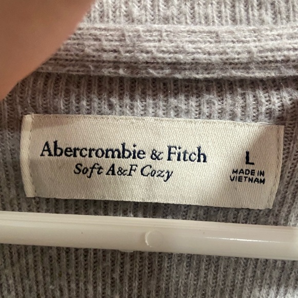 Abercrombie & Fitch Grey Soft and Cozy Sweater, size Large - Picture 3 of 4
